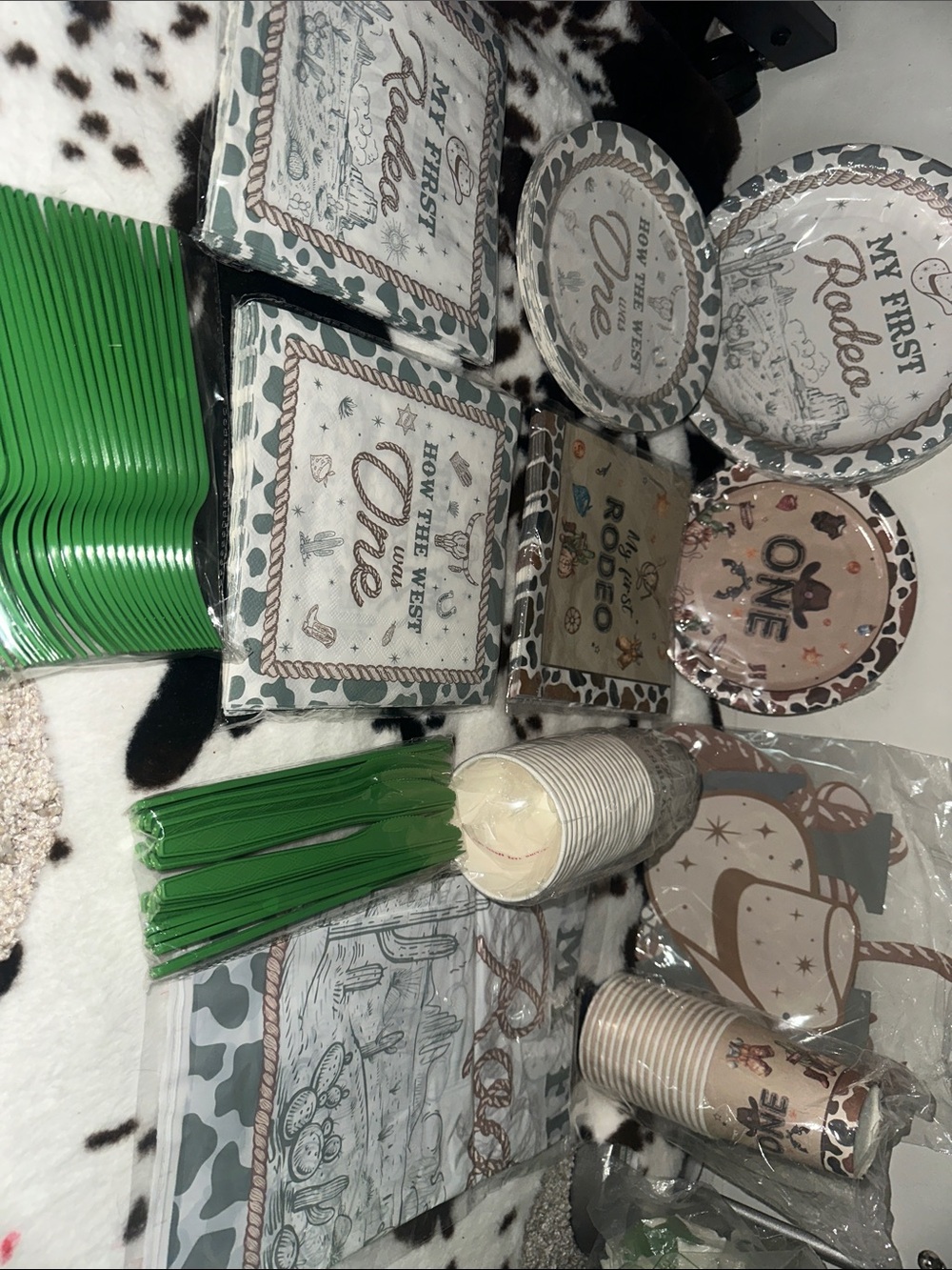 Party Supplies Tableware Set - Green, Cream, and Brown Western Theme